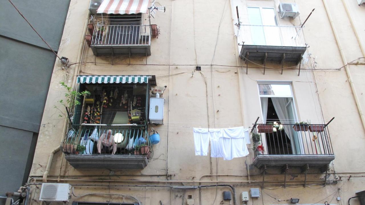 Appartamento Moderno Nel Centro Storico Napoli Exterior foto